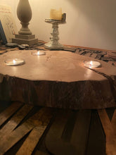 Load image into Gallery viewer, Tealight wooden round: "GloWorm"